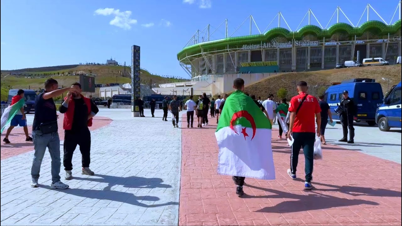 أجواء دخول الأنصار لملعب حسين آيت أحمد قبل ثلاث ساعات من انطلاق مباراة الجزائر أوغندا