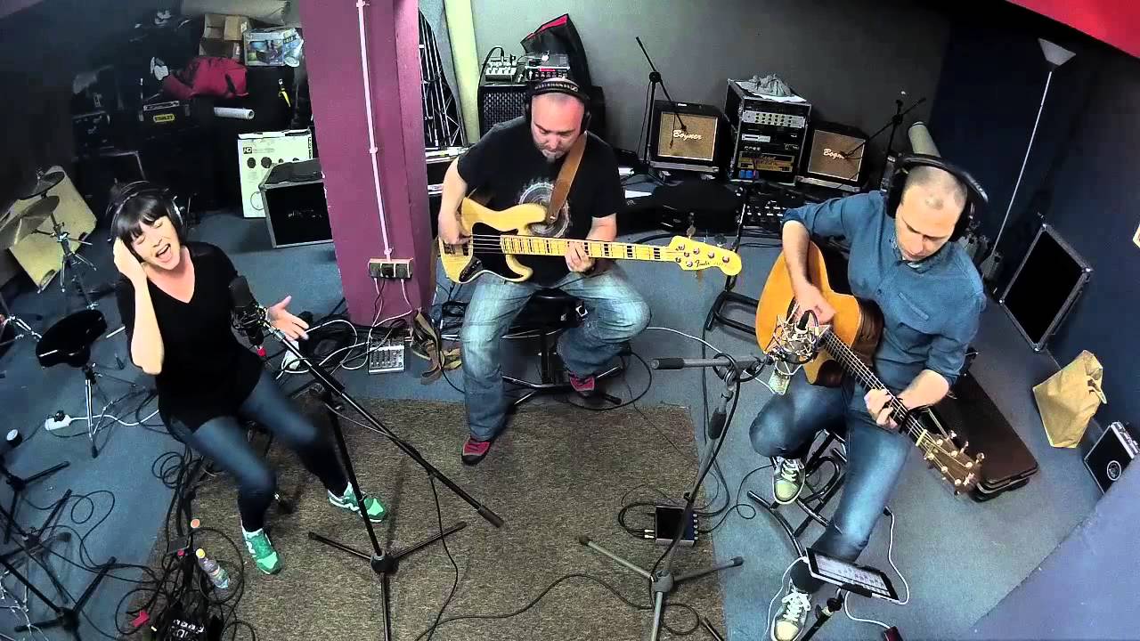 HANIA STACH - END OF THE ROAD acoustic