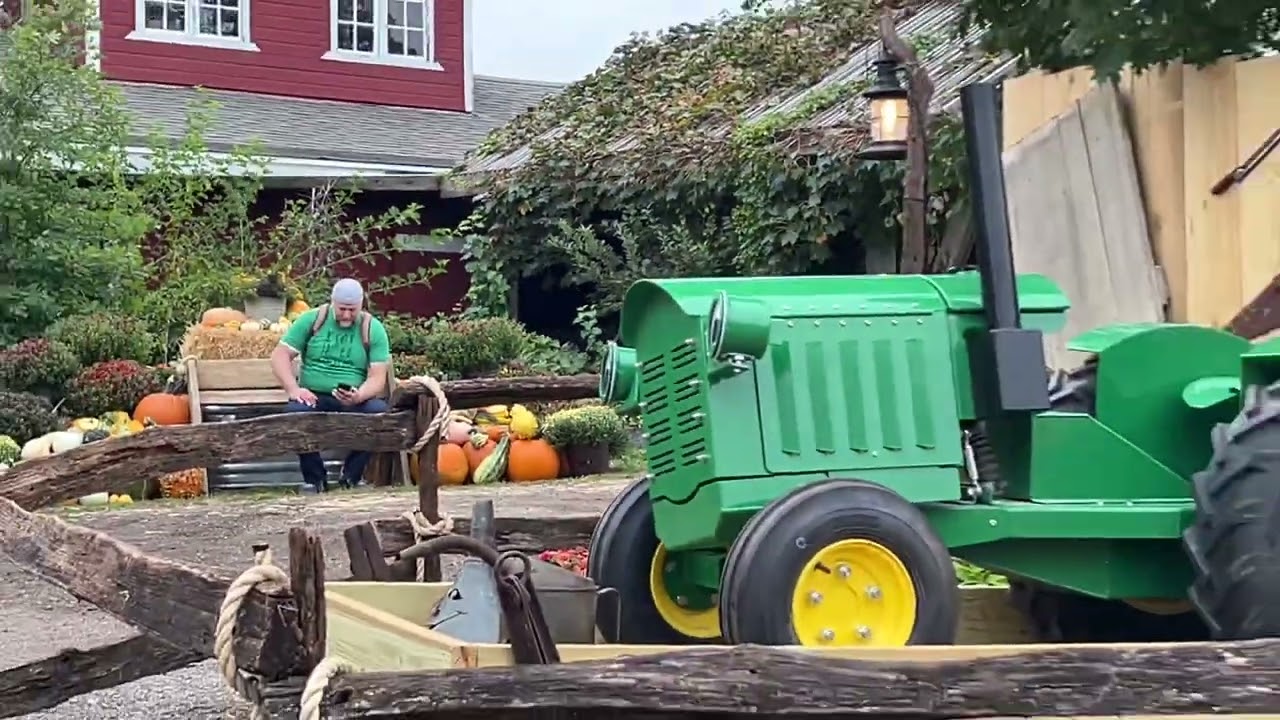 Singing tractor at Vala’s 2022