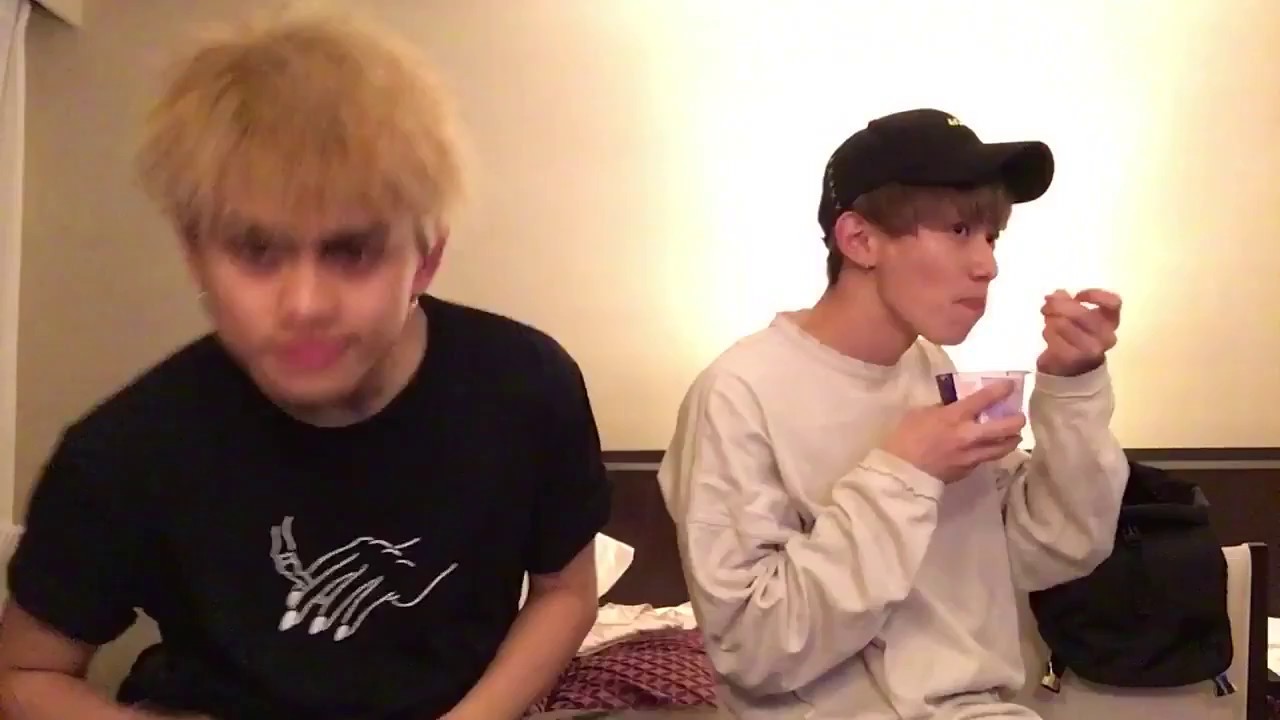 FlowBack: Reiji and Tatsuki dancing to TWICE - TT