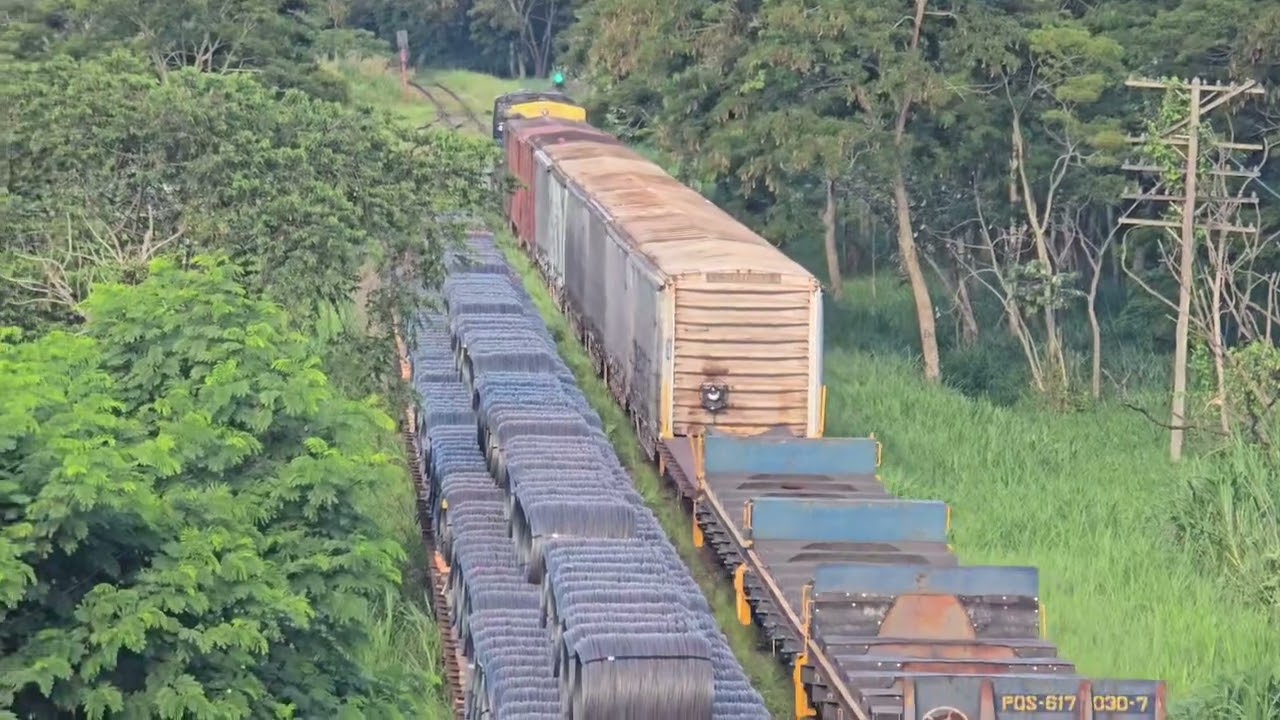 Cruzamento de trens no pátio de Engenheiro Passos