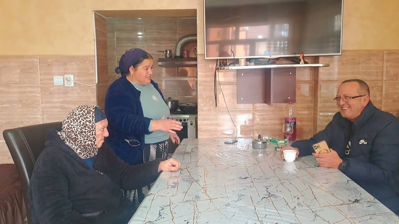 Sică A Venit La Mama Lui Că Nu Are Pretenții 