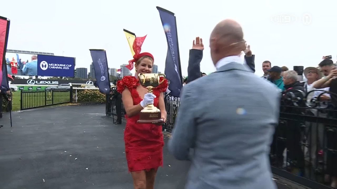 Lexus Melbourne Cup Day | Melbourne Cup Trophy arrives