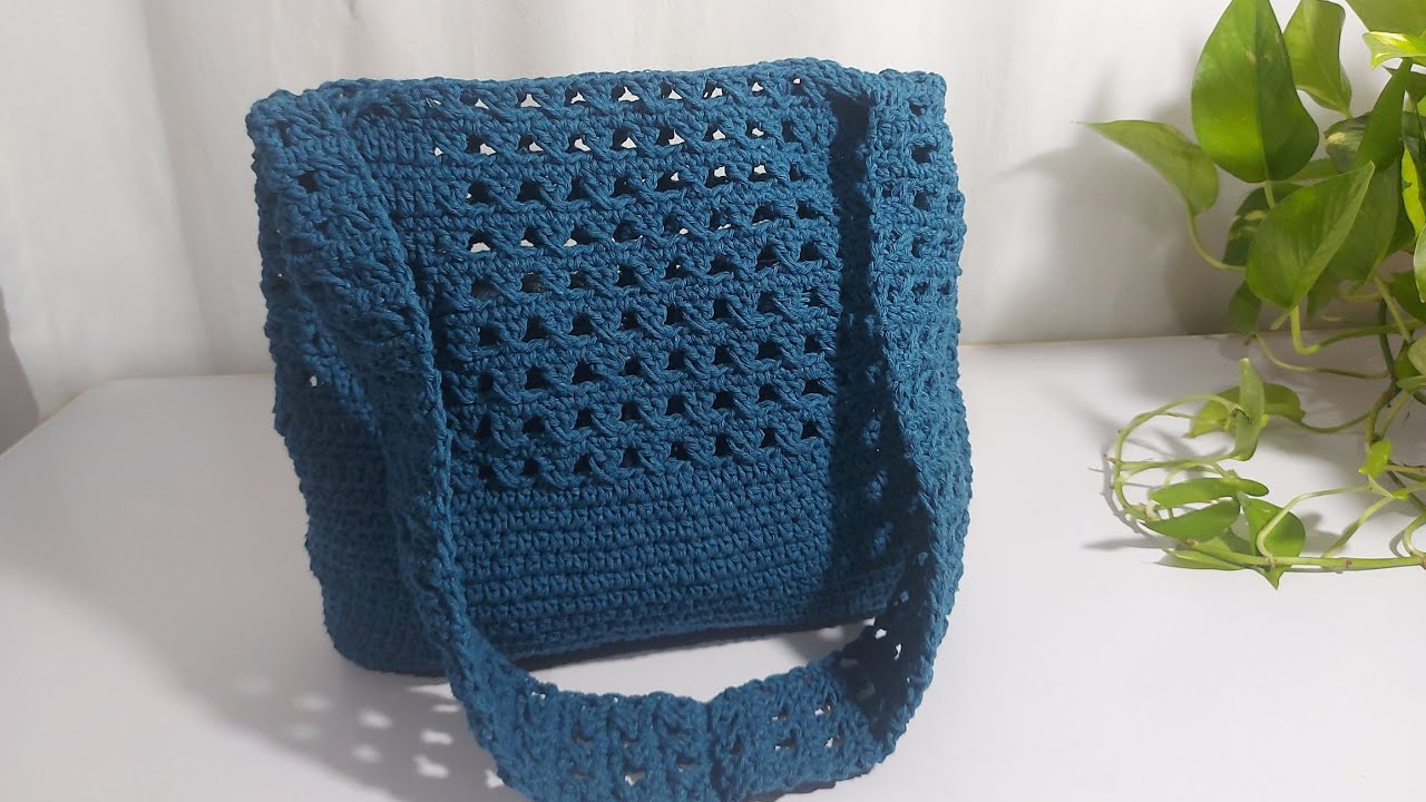 Bolsa de Crochê feita em barbante  ponto vazado simples fácil de fazer passo a passo 