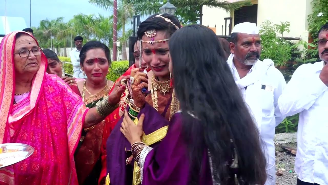 😭बाप शेतकरी असो की अधिकारी लेक सासरी जाताना बापाच्या डोळ्याला 🥹पाणी आल्याशिवाय राहत नाही #wedding