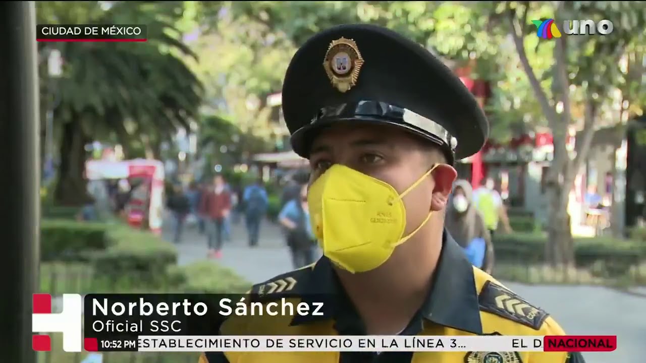 Polic&iacute;a que arriesg&oacute; su vida para evitar dos asaltos, ahora regresa 30 mil pesos