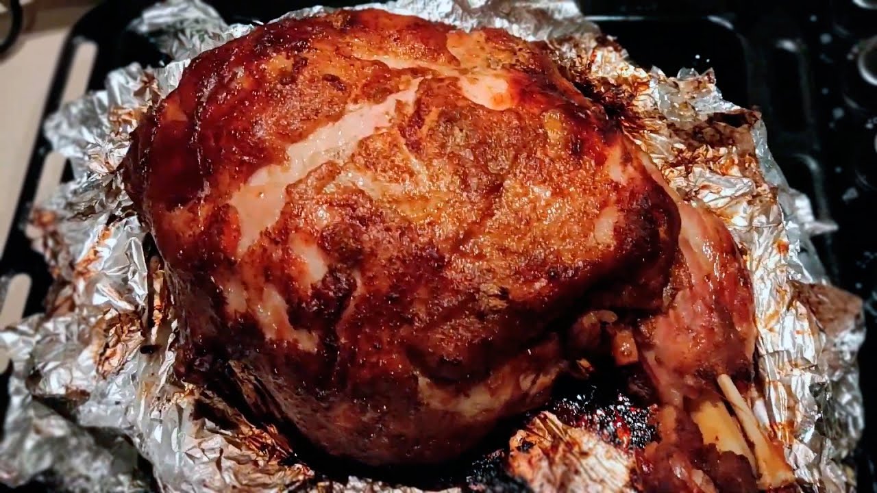 Whole pork leg in the oven, how to marinate