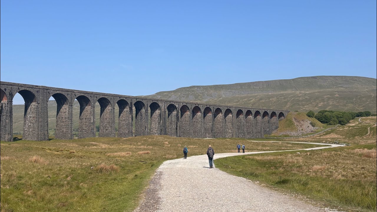picturesque ribblehead,whernside and ingleborough walk