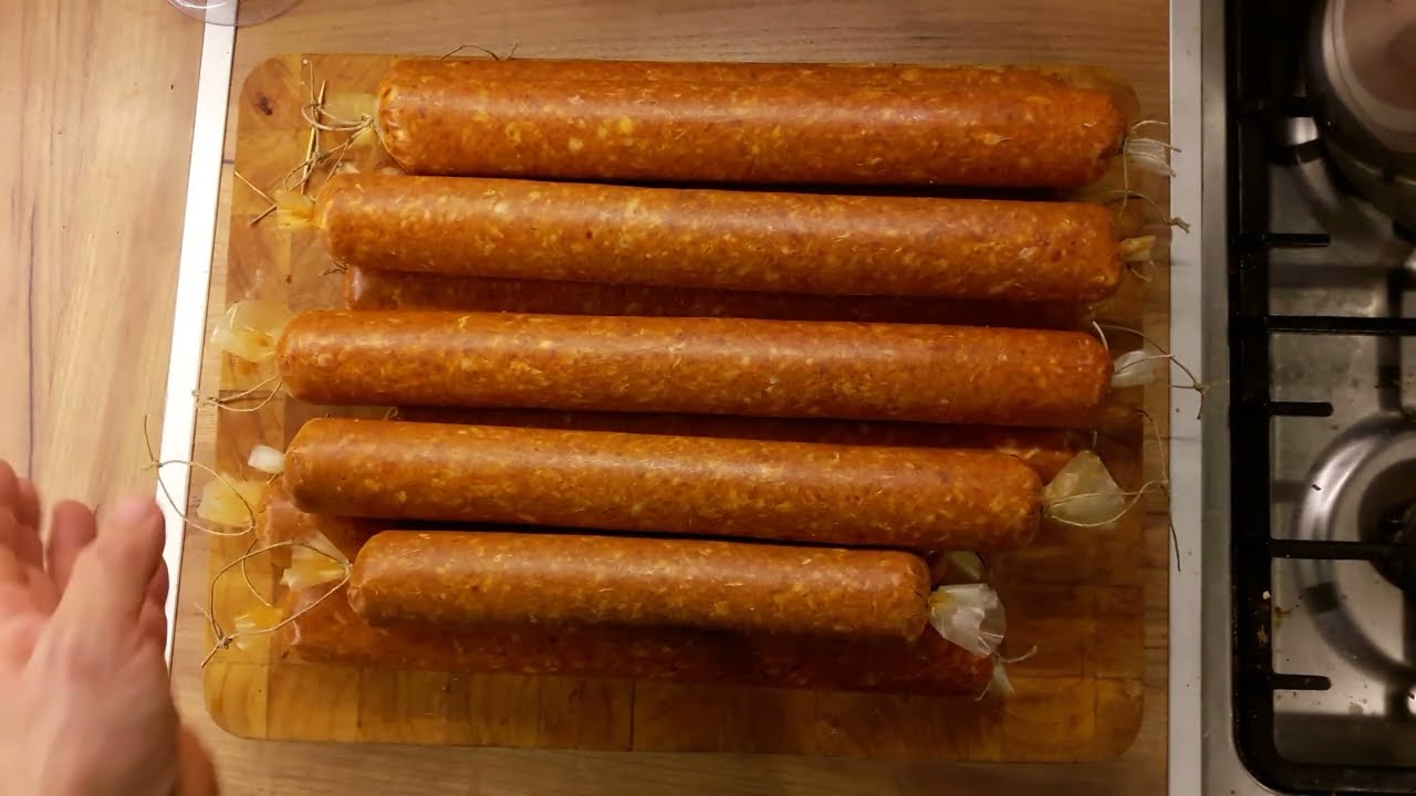 ELSŐ paprikás szalámi készítésem! Szarvashússal, chorizo ízvilággal :-) Majdnem tökéletes lett :-)