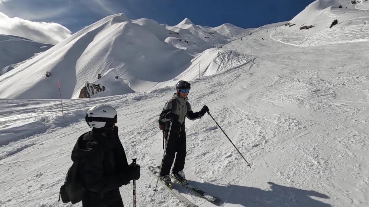 Belle Plagne 2026 - Charlotte nous filme sur la Rouge Harakiri en haut de Lovatière