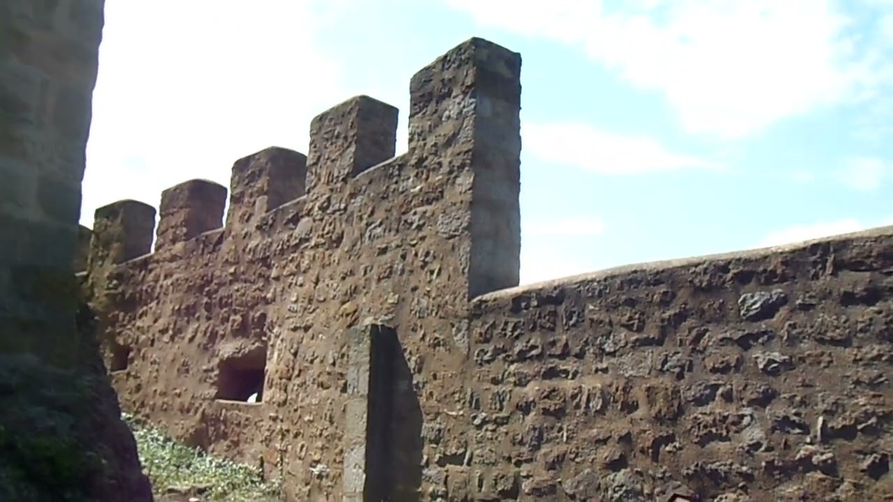 2. DIO : Au pied du Château