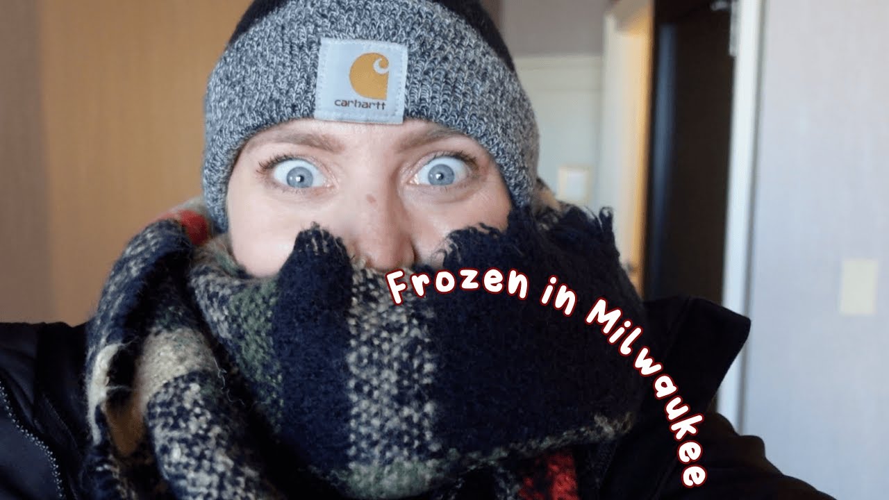 Vlogmas 2024 day 14 🎄flight attendant life: MKE layover (Day 1 of 3)
