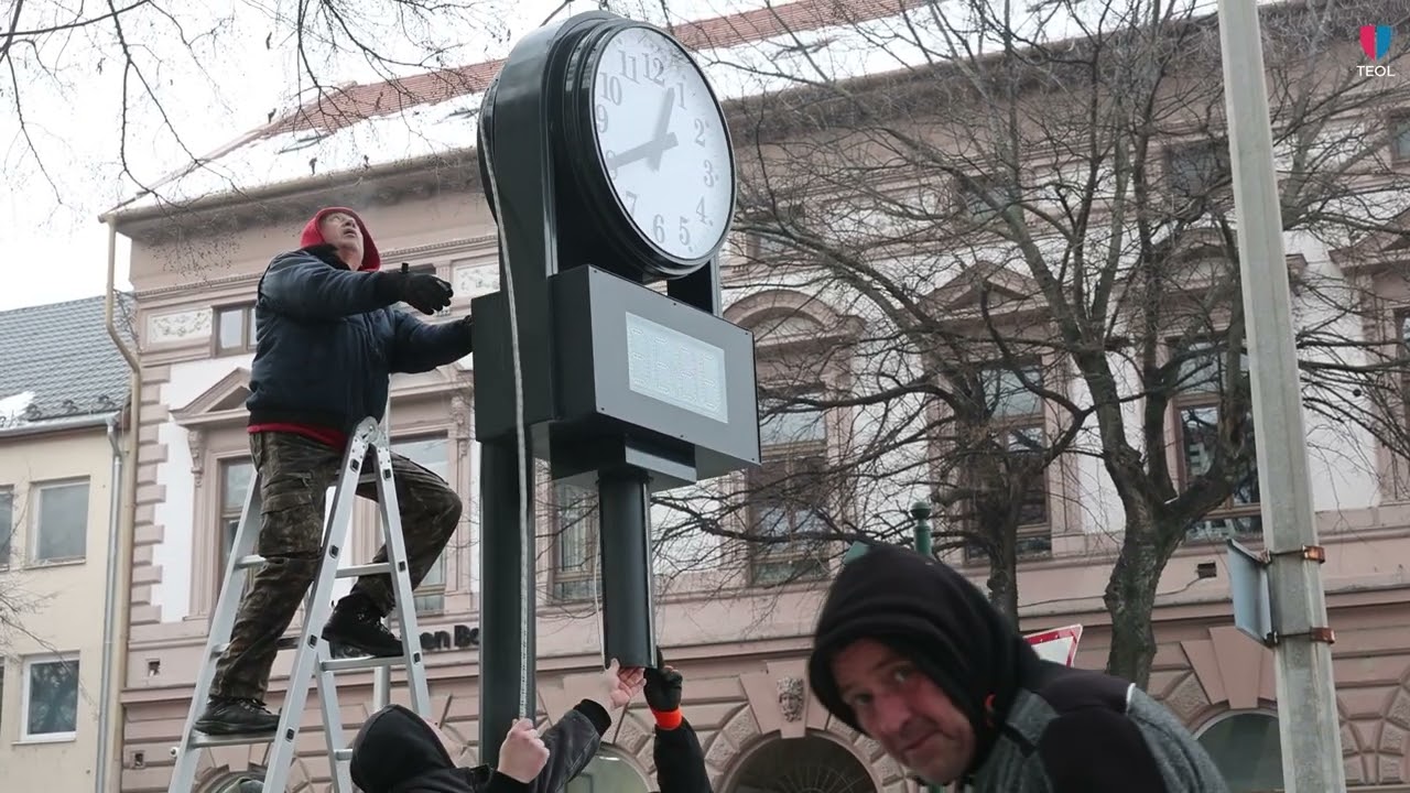Visszat&eacute;rt az ikonikus &oacute;ra Szeksz&aacute;rd k&ouml;zpontj&aacute;ba