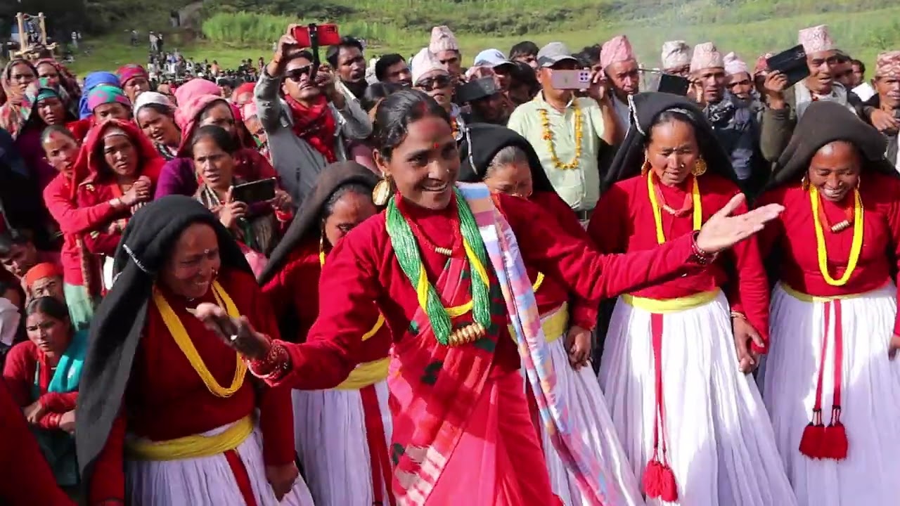 मागे रावत र राजु परियारको खस भाषा र स्थानीय पैरण सहितको सास्कृति झल्काउने देउडा गीत २०८२/०५/२२