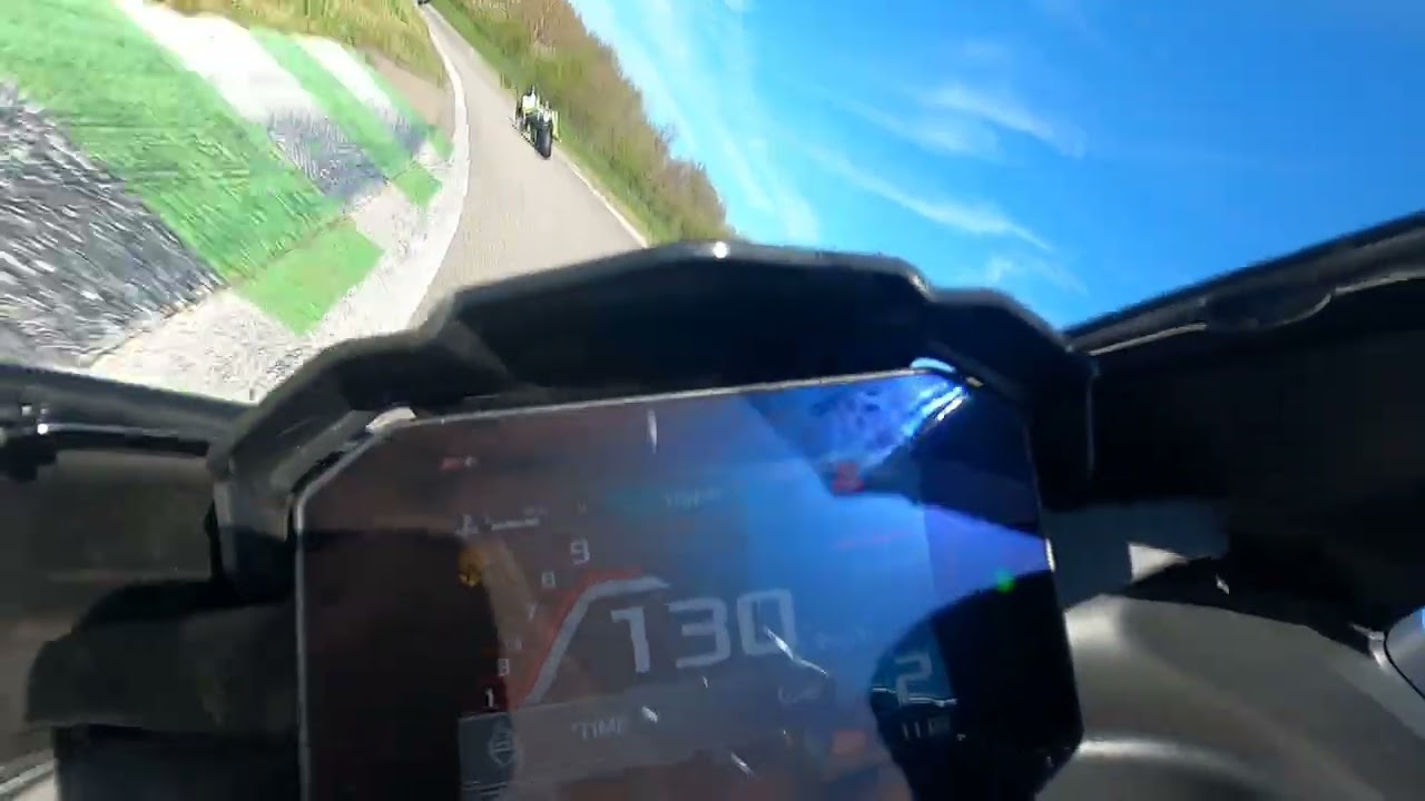 RSV4 2021 chasing R1 crossplane 2009 and zx10 r 2016 Vaison piste