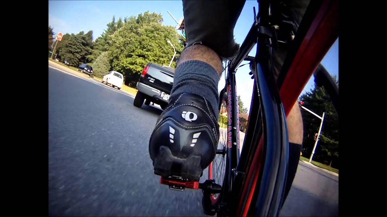 Cop Vs. Cyclist MCPD Officer Responsively Yields to Cyclist in Traffic Share the Road