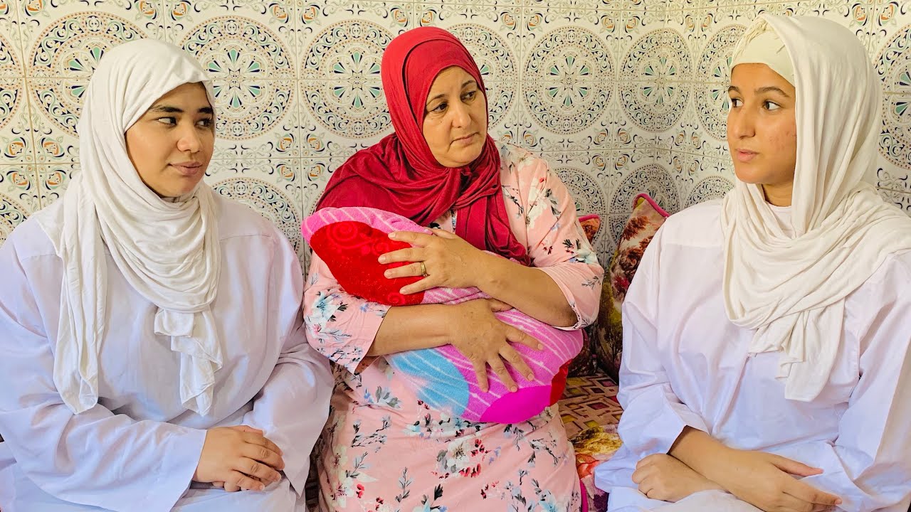 تزوج عليها في السر لأنها عاقر ولاكن ...