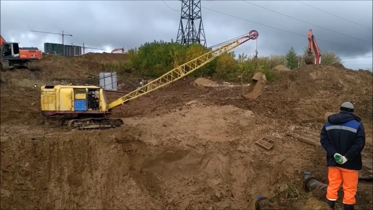 Старый экскаватор Драглайн ЭО5111б.  Хитачи курят в сторонке.