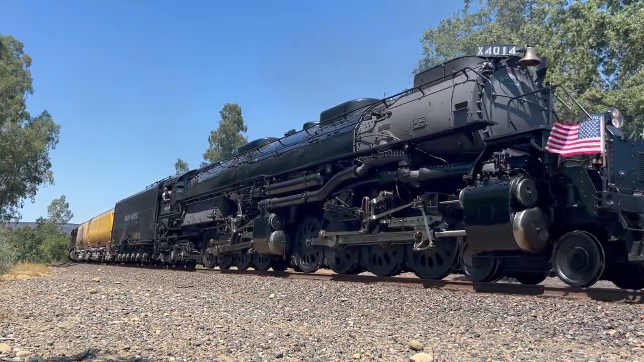 Big boy UP 4014 chase from puge CA to Mcclellan CA