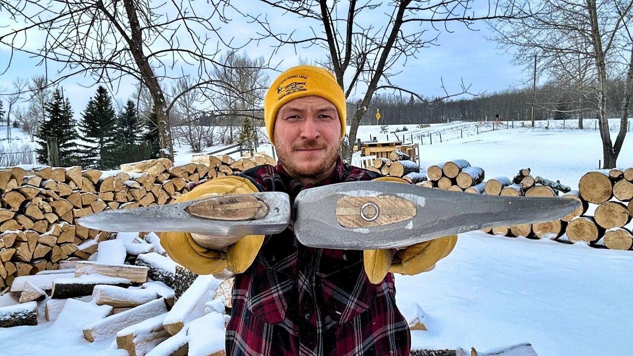 Splitting firewood the hard way: Axe vs Maul