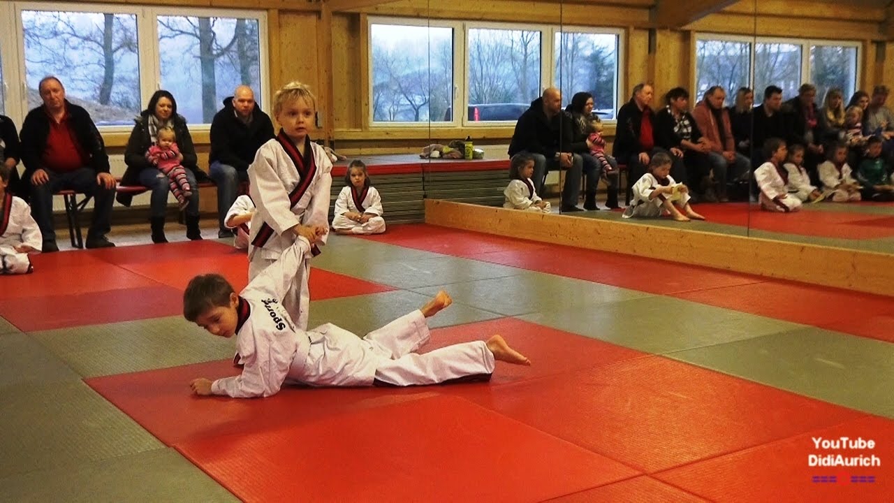 TAO Aurich Jonas Wallenstein Prüfung im Jiu Jitsu zum weiß-gelben Gürtel mit Partner Timon