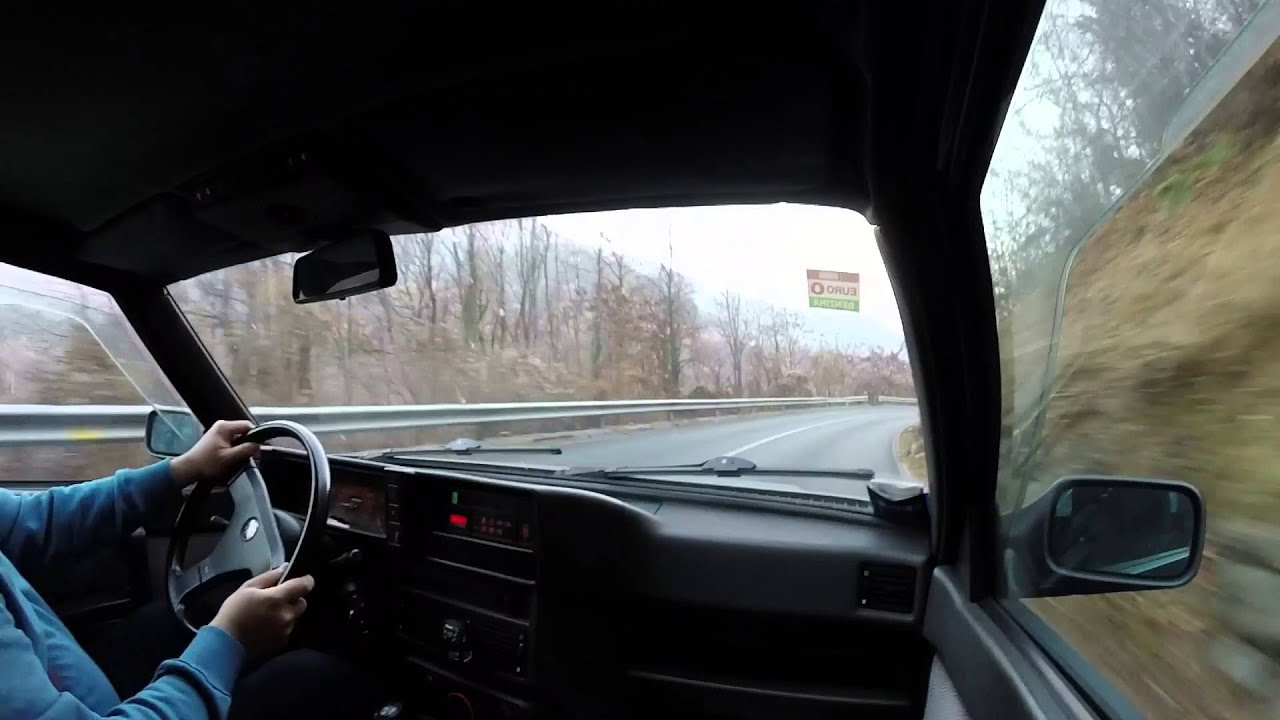 Driving around on a slippery day with my Alfa 75 2.0 Twin Spark