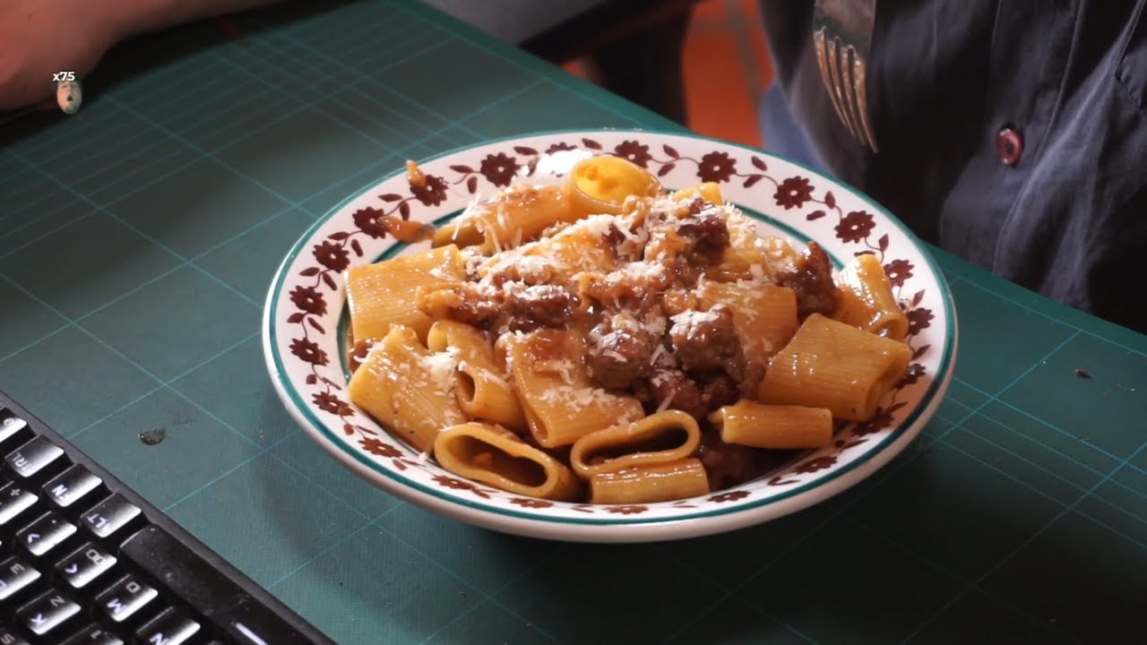 IN CUCINA CON MARTIN SAL : PASTA SALSICCIA BIRRA NOCI