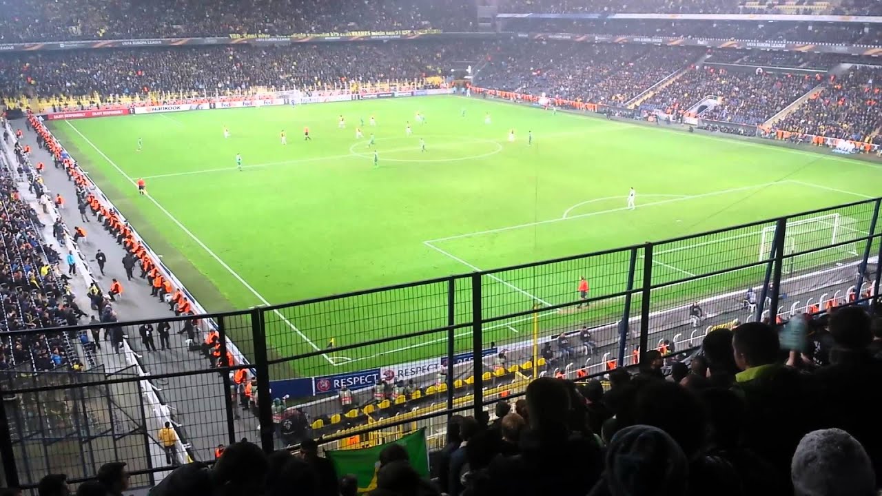 Celtic Fans Celebrate Just After Commons Goal 1-1 vs Fenerbache