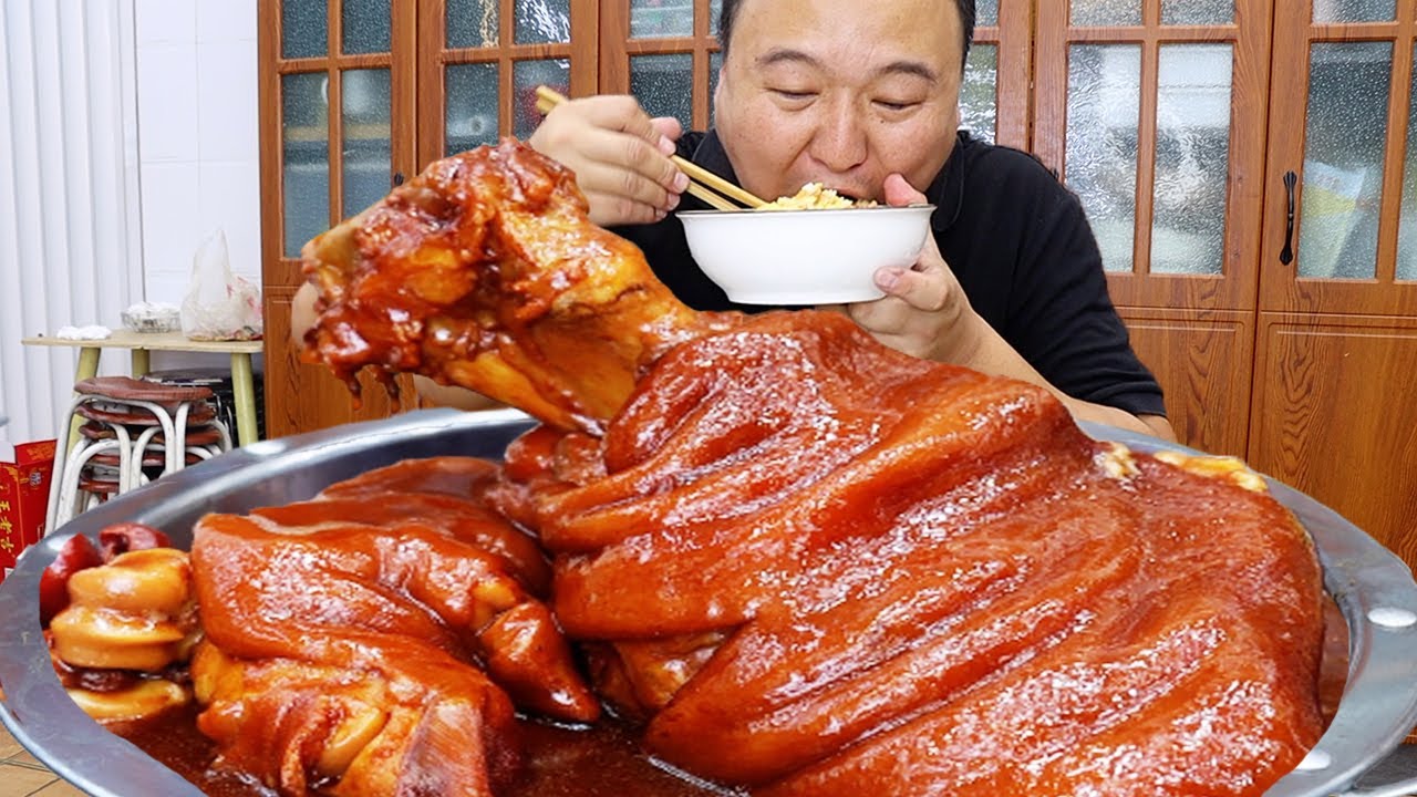 10 фунтов локтя, Цян делает «тушеный локоть», пряный Q