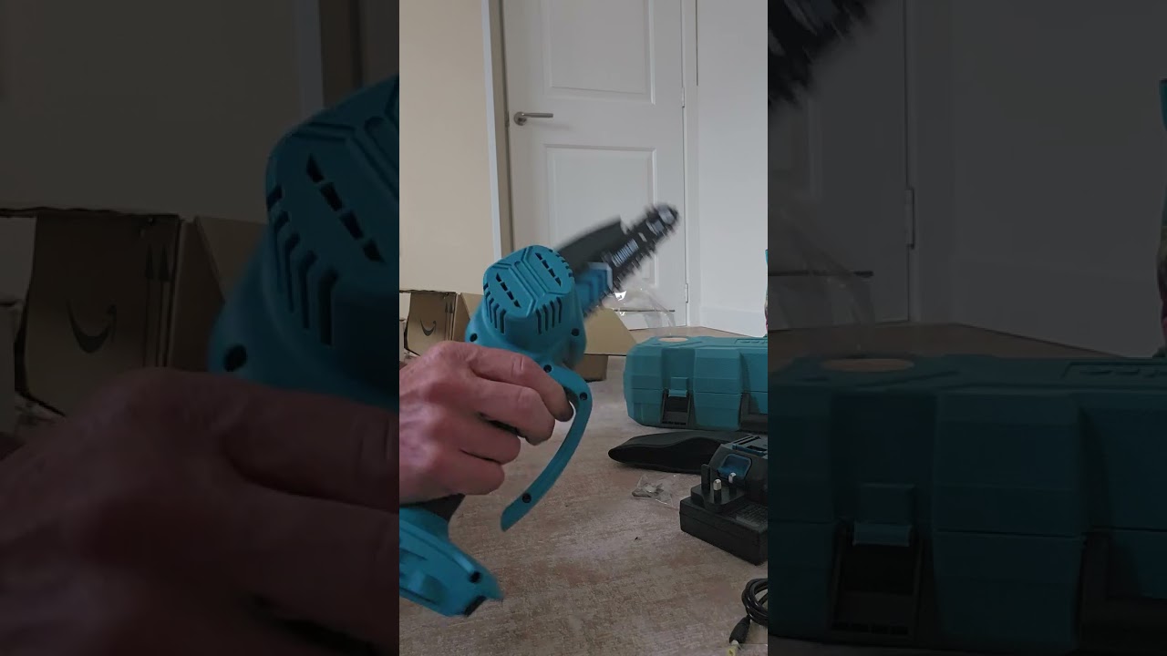 Unboxing  Battery Mini Chainsaw 6