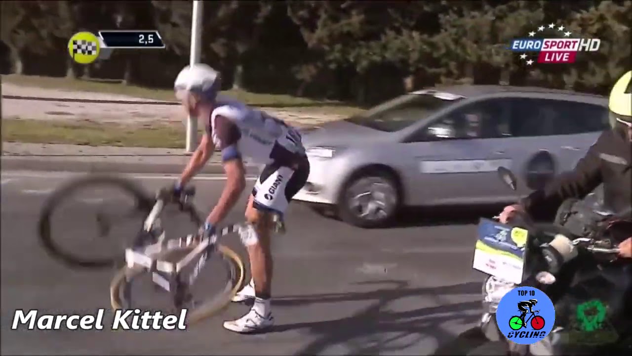 Momenti e risse dei furiosi ciclisti pro