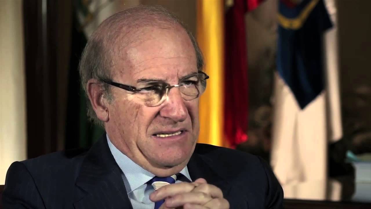 El alcalde de Huelva se enfada cuando le preguntan por los Fosfoyesos