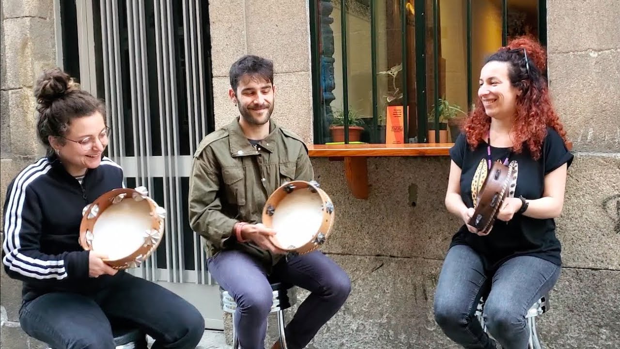Coa Pandeireta na Man (With a Tambourine in Hand)