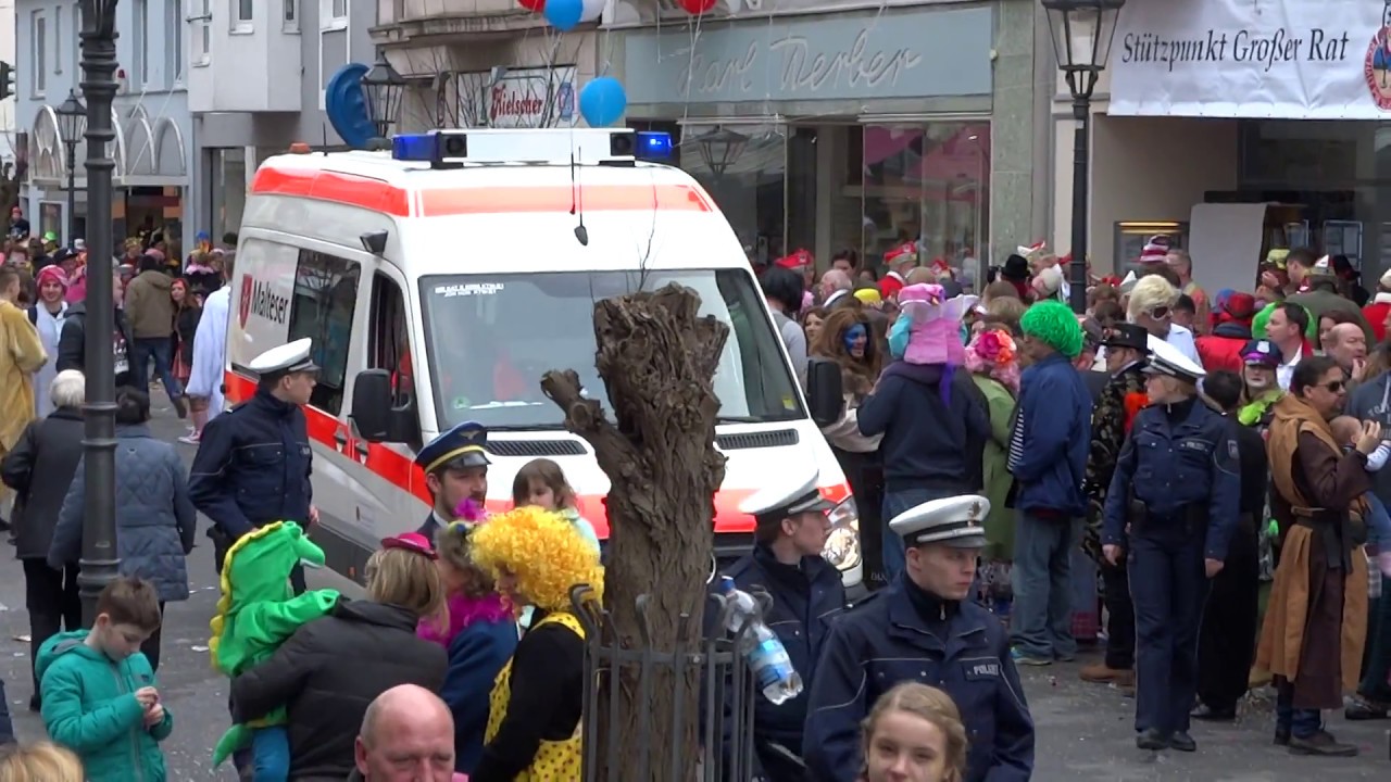 [KARNEVAL] NKTW MHD Bad Honnef (kämpft sich durch Menge)