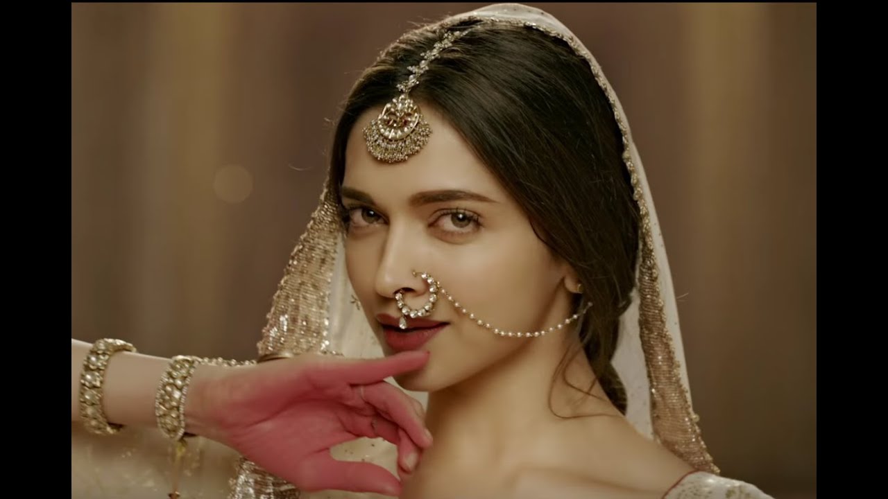 Deepika Padukone - Bajirao Mastani - Mohe Rang Do Laal Make Up