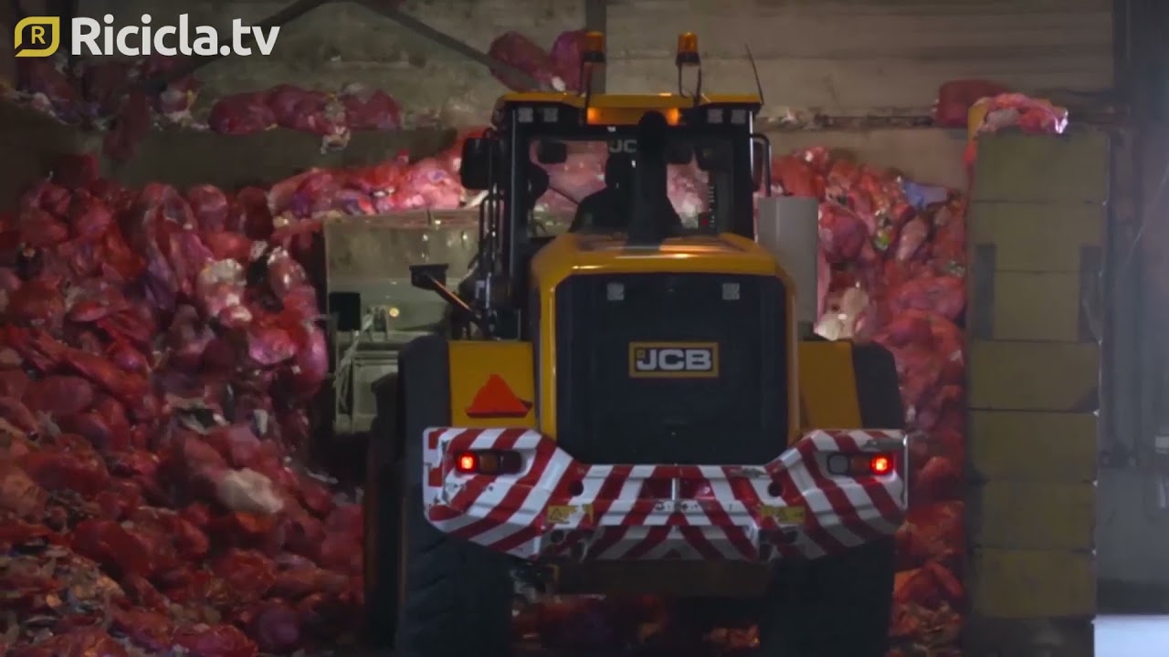 Rifiuti urbani, Gava: “Dimezzare smaltimento in discarica”