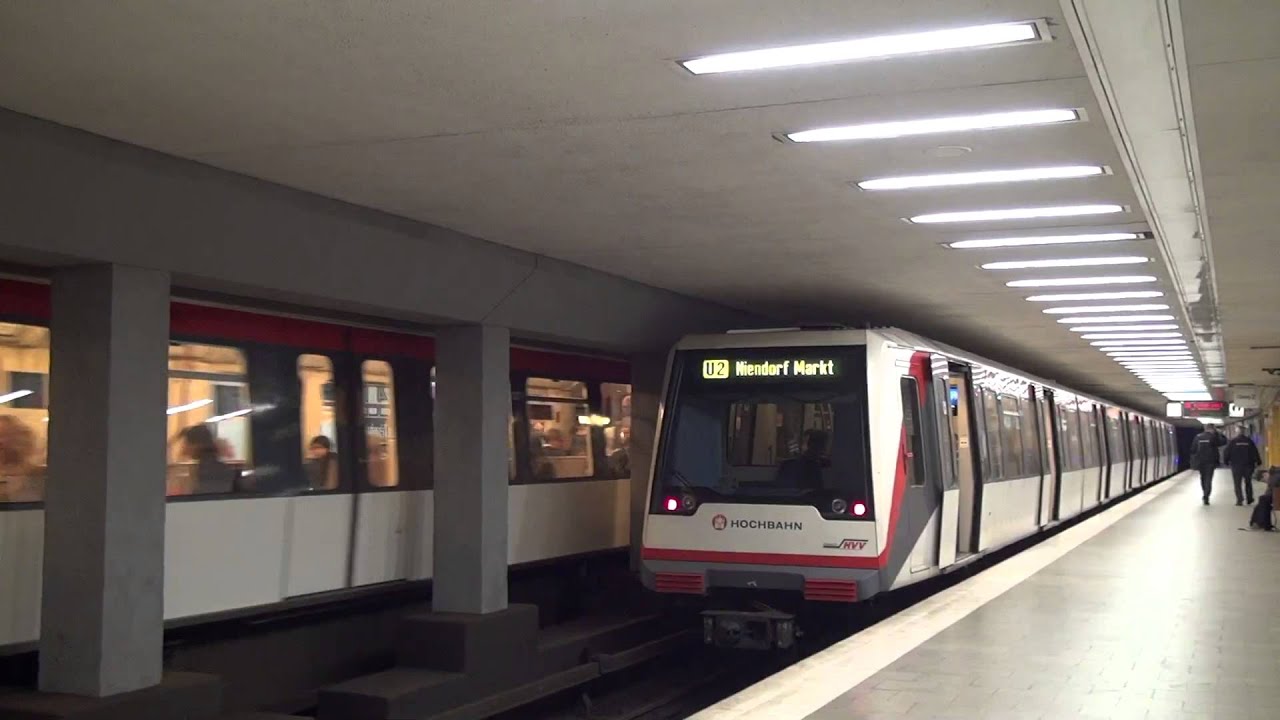 U-Bahn Hamburg DT4 Züge im Bahnhof Osterstraße U2 [HD]