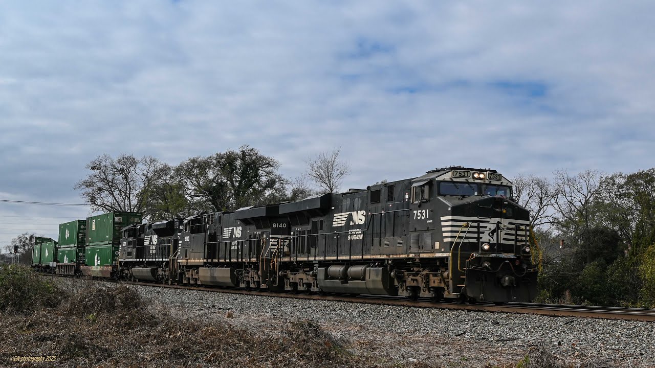 NS intermodal with 3 engines and 2 DPUs