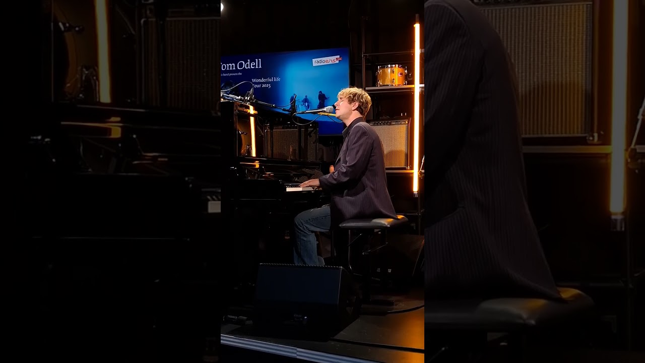 Tom Odell - Black Friday - in the studio of radioeins in BikiniHaus at the Zoo Berlin 17.72025