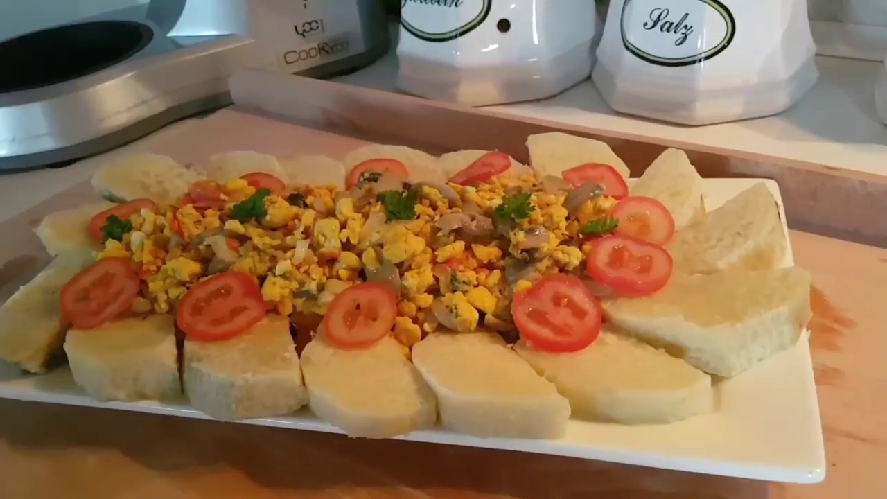 Igname accompagné d oeufs brouillés