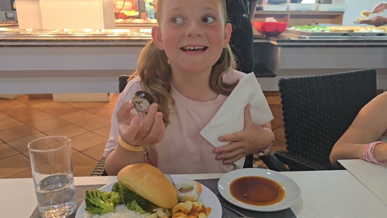 They are so brave | Day 3 in CALA D'OR | What we eat in a day at an all inclusive hotel