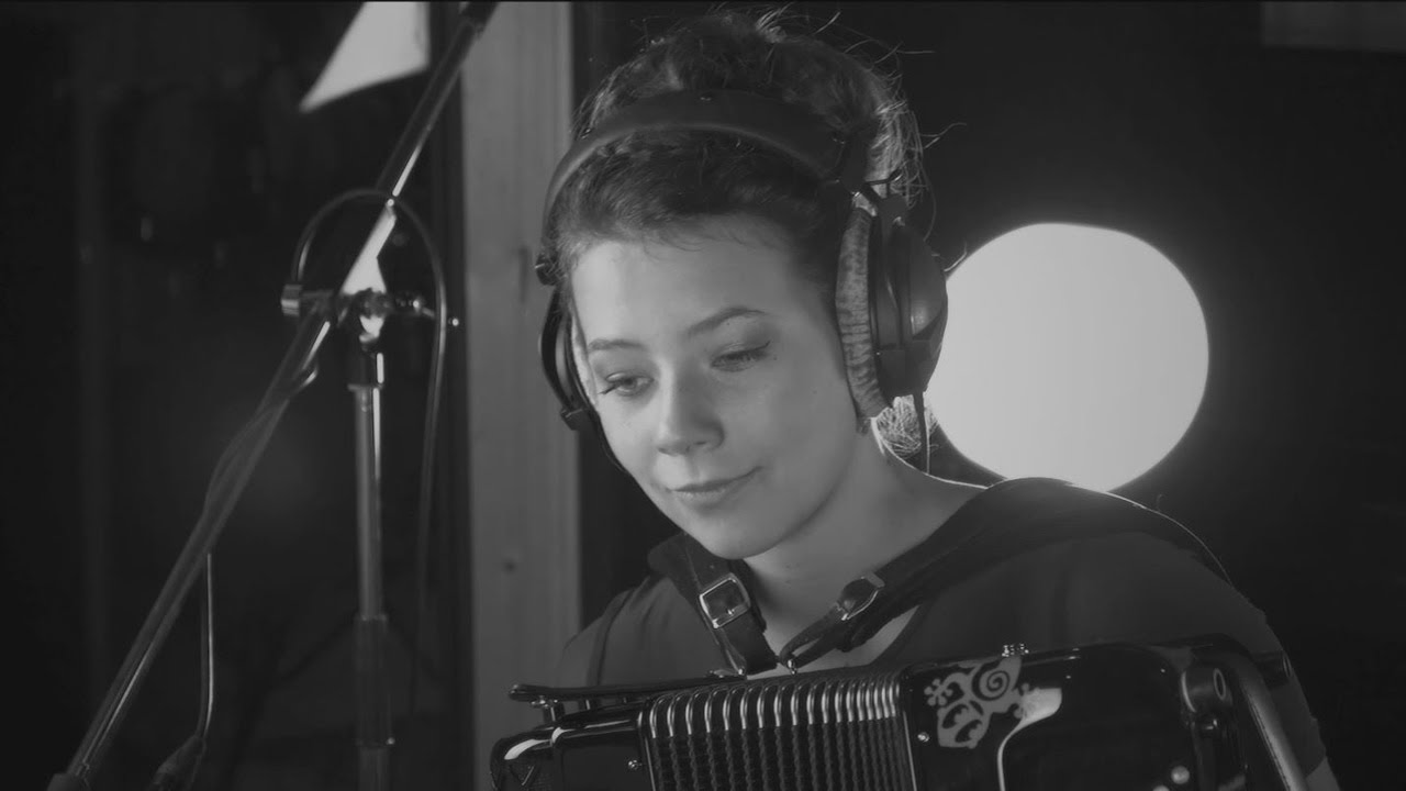 Medley d'Edith Piaf à l'accordéon (L'Hymne à l'Amour, La Vie en Rose, L'Accordéoniste et La Foule)