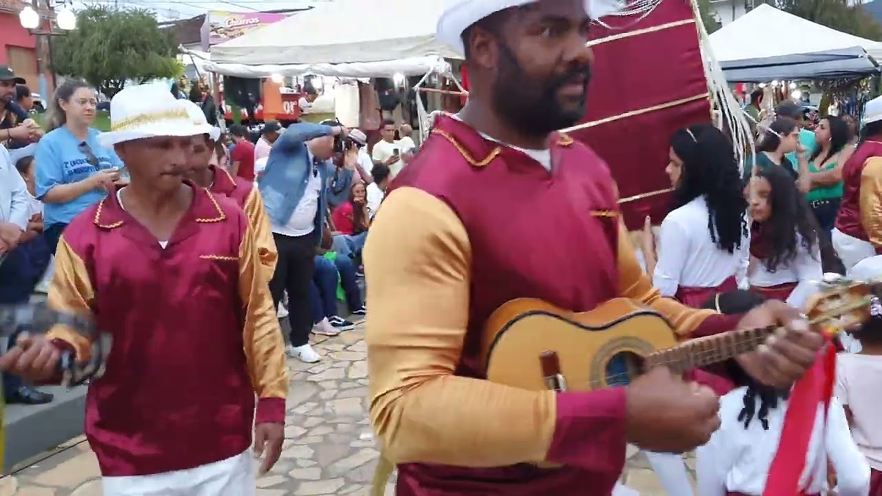 Encontro de Congadas, em Heliodora.
