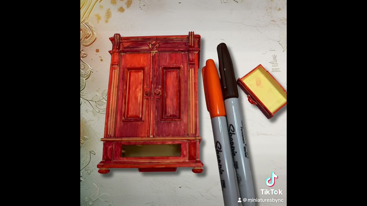 Tips on how to achieve a wood grain look on plastic dollhouse furniture