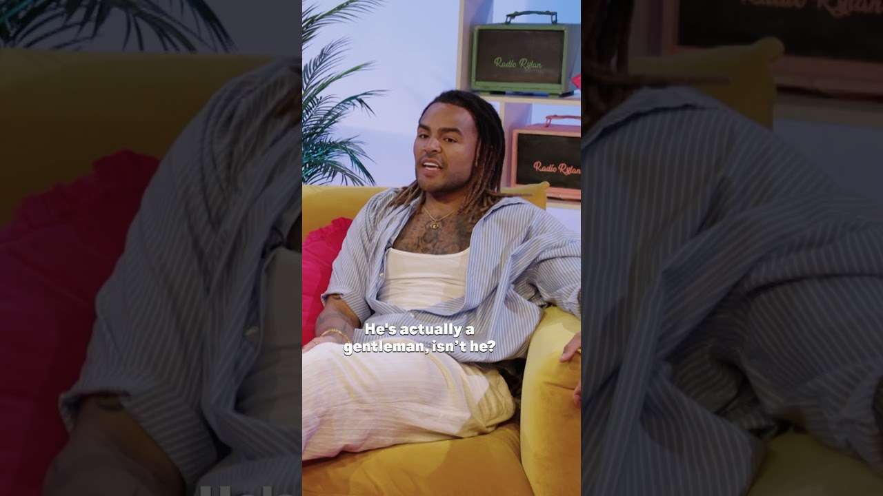 &ldquo;Does he not know he&rsquo;s on a TV show?!&rdquo;🤣 #DatingNakedUK: Celebrities React