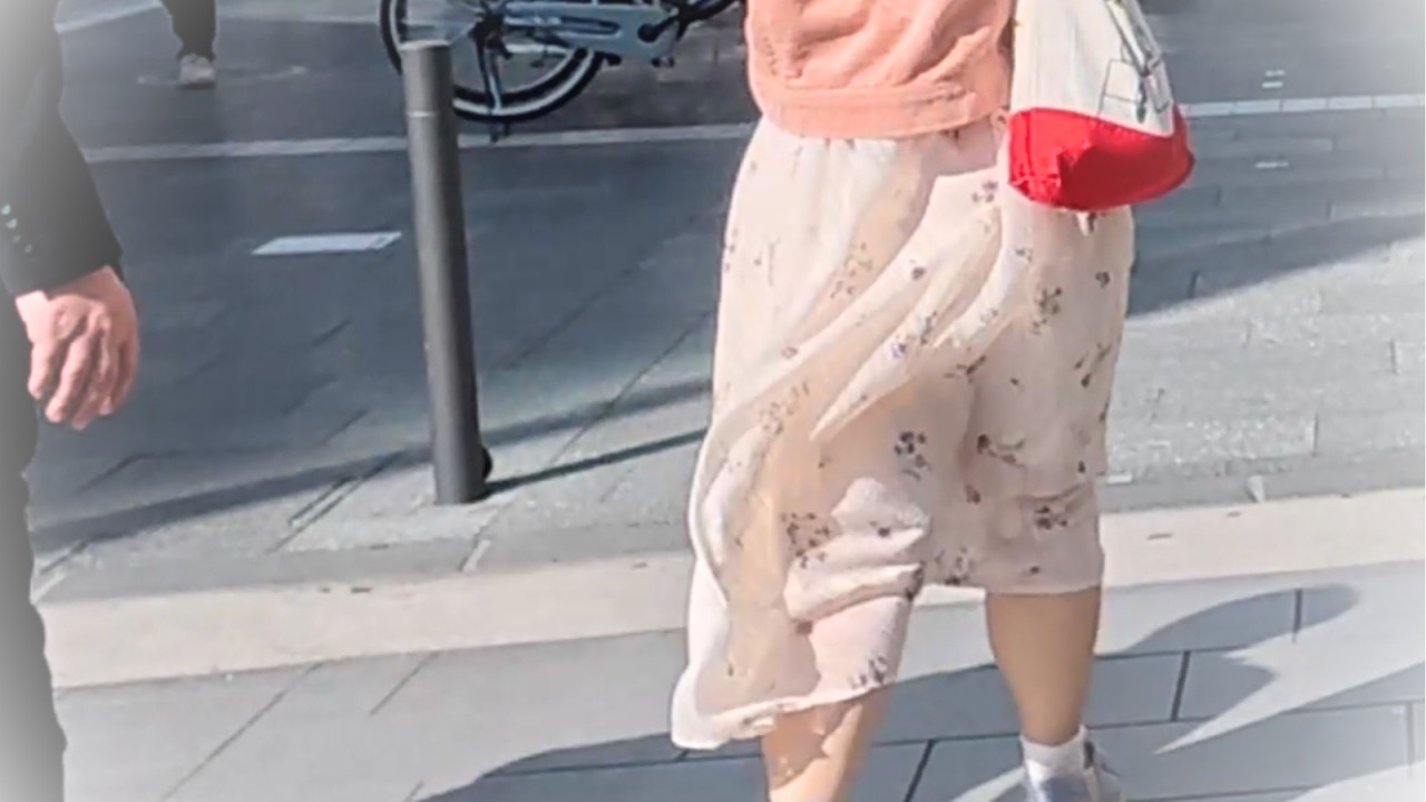 風強いひらひらワンピ