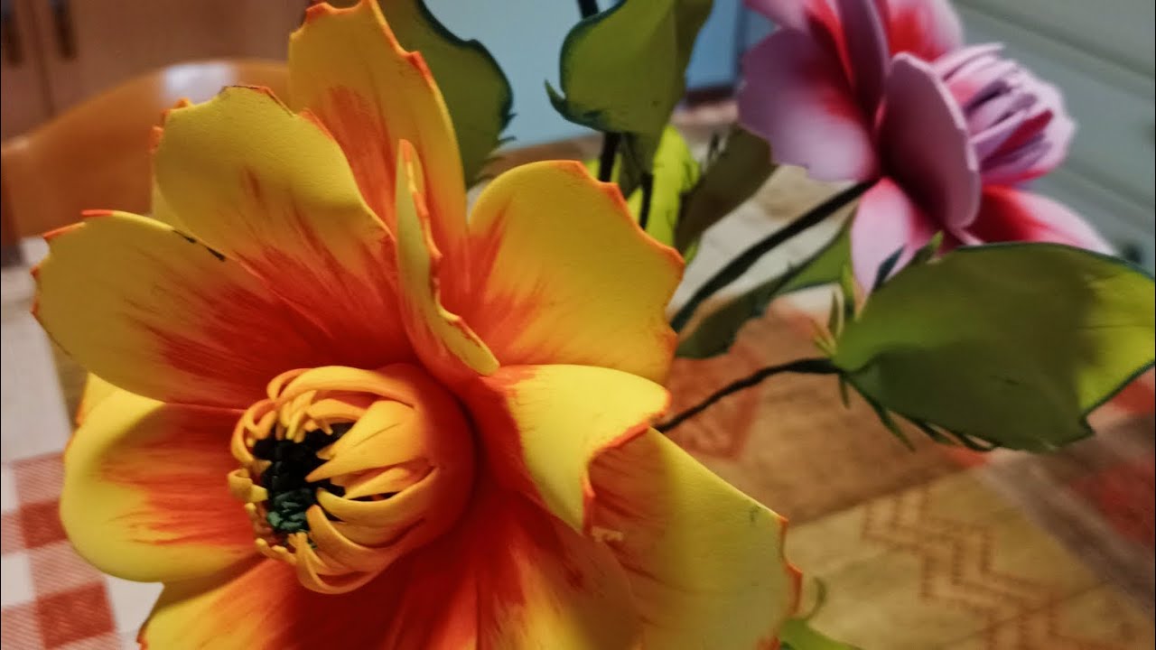 Tutorial Fiore primaverile in gomma eva con soli due petali senza fustella