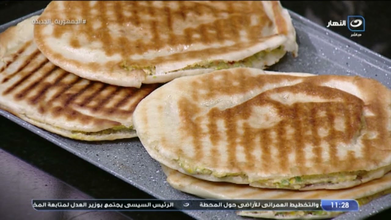 حواوشي الفراخ بالعيش الشامي أكلة خفيفة مناسبة جدًا للصيف