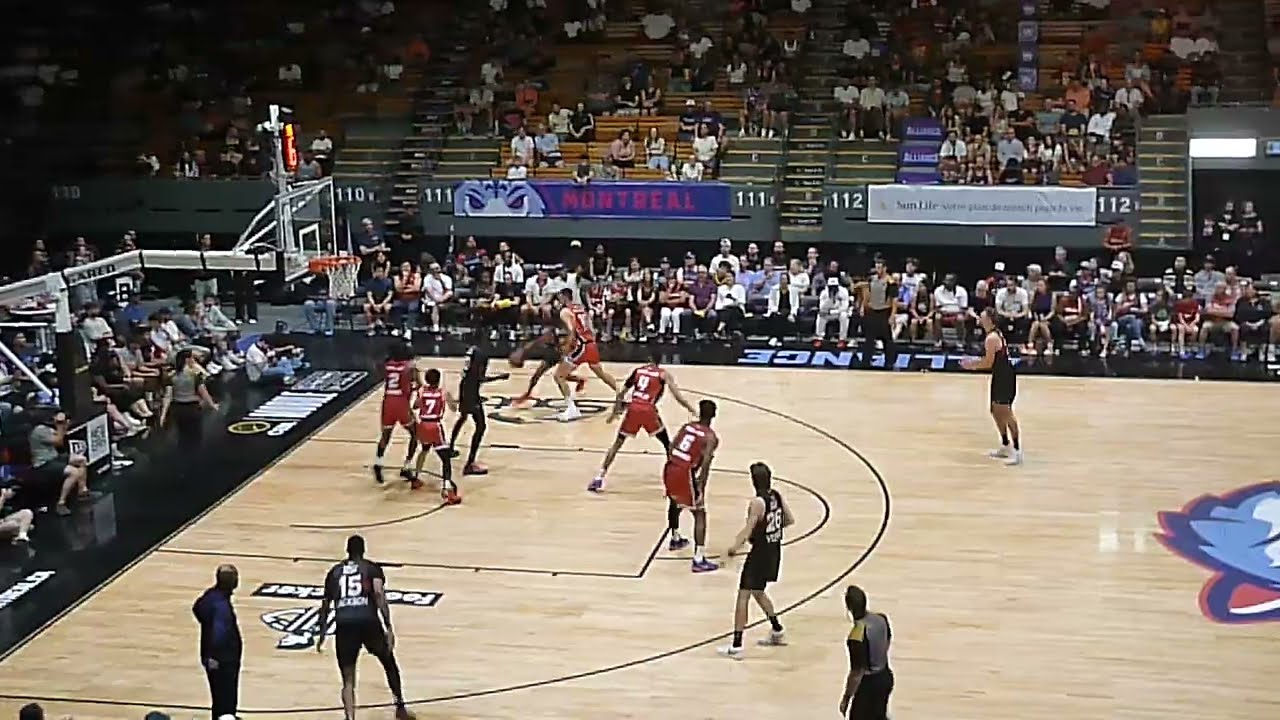 Ottawa BlackJacks' Keevan Veinot & Montreal Alliance's Kevin Osawe sink 3-pointers in 3rd quarter