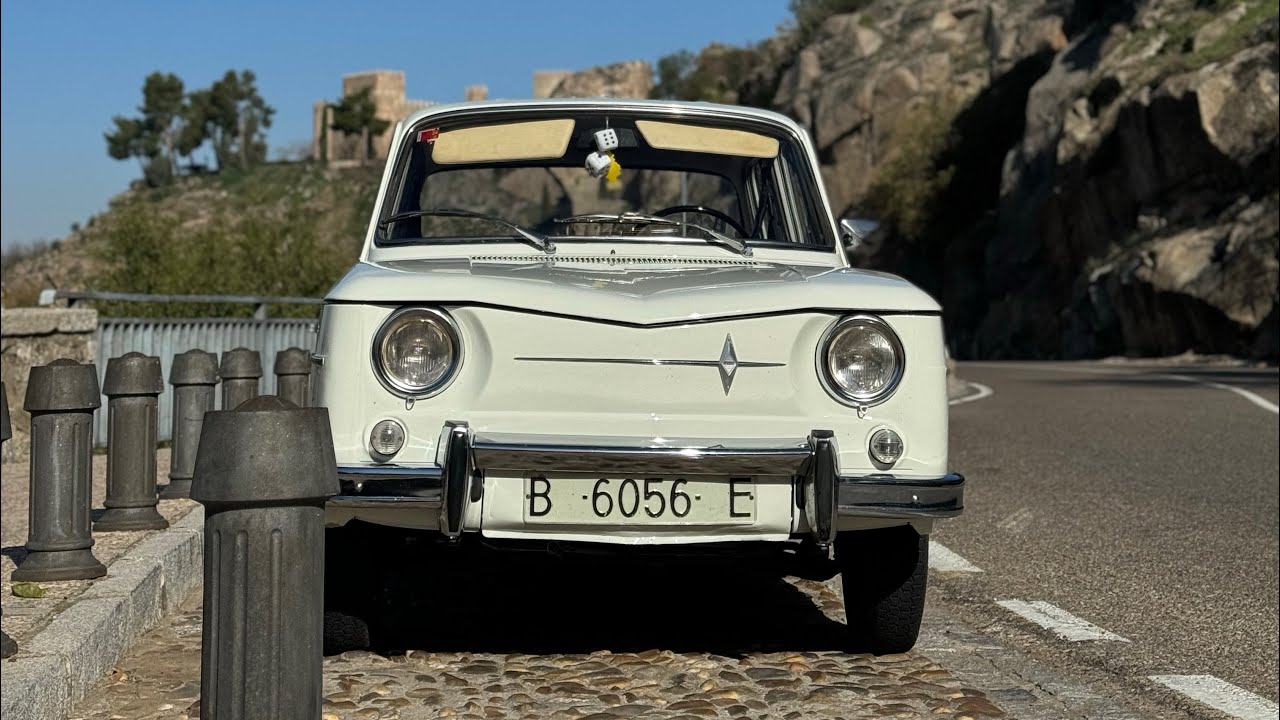 Renault R8 sonido a ralentí y vista 360 grados